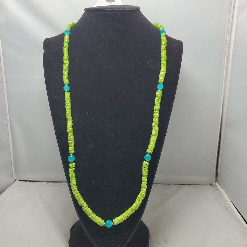 Christopher Banks Green Disc Shape Glass Beaded Necklace 15$